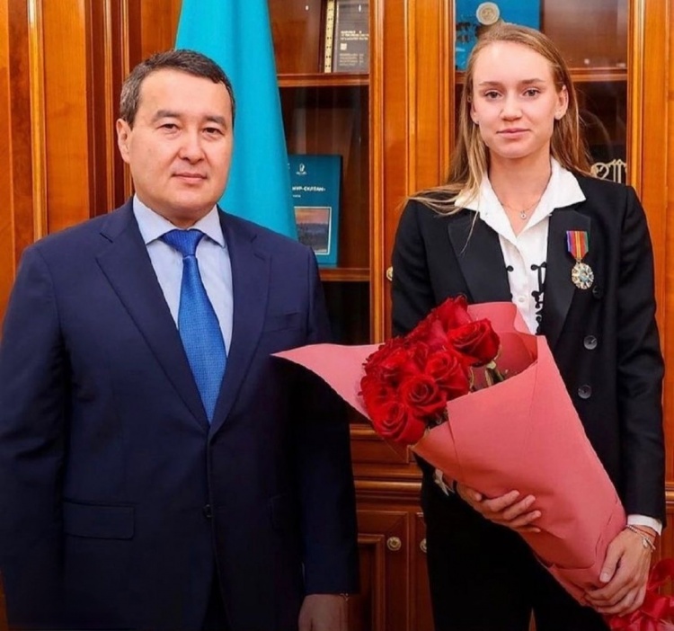 接到队友直 接到队友直