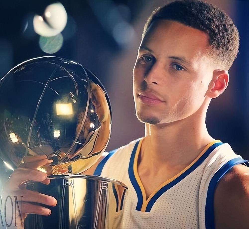 西蒙斯出战 西蒙斯出战